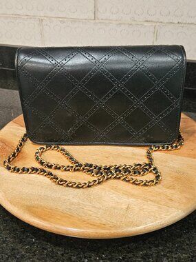 80s VINTAGE CHAUS BLACK QUILTED LEATHER PURSE W/ CHAIN STRAP